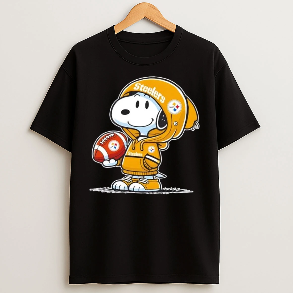 Peanuts Snoopy Wearing Pittsburgh Steelers And Smilling At Fans T Shirts