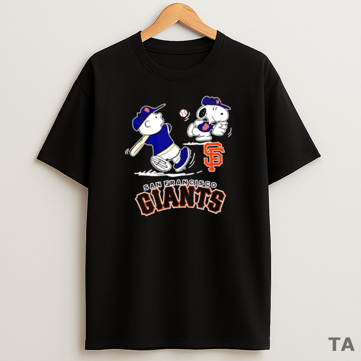 Top Awesome Peanuts Charlie Brown And Snoopy Playing Baseball San Francisco Giants Sweatshirt Tee