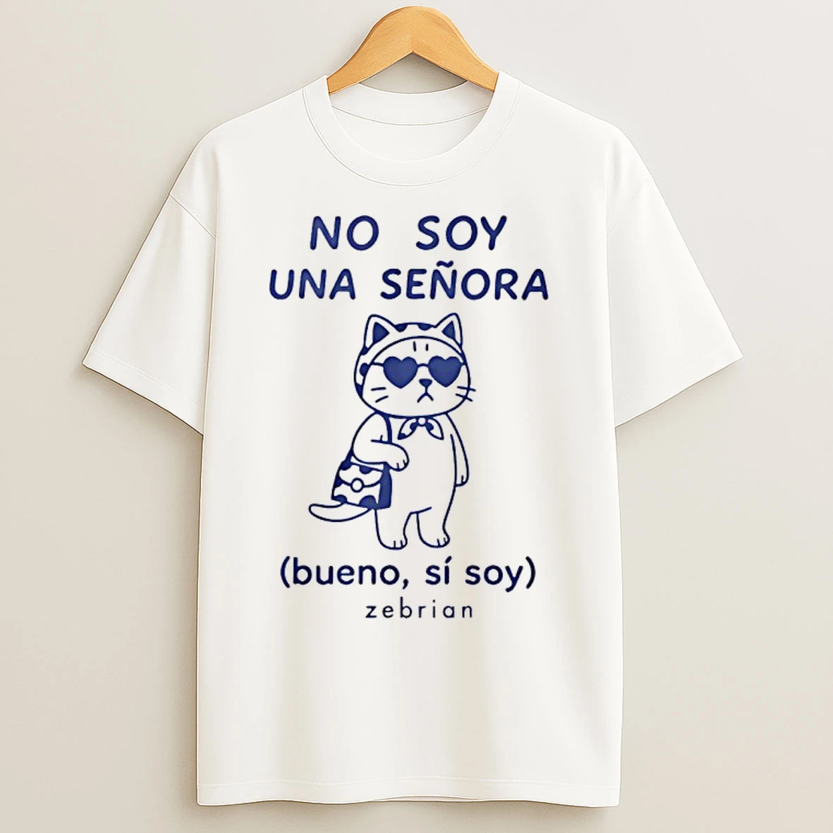Classic Cat No Soy Una Senora Bueno Si Soy Zebrian T Shirts