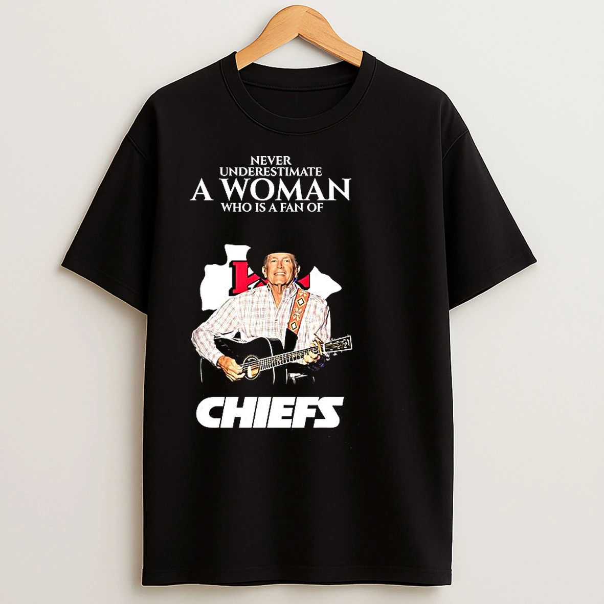 Classic George Never Underestimate A Woman Who Is A Fan Of Kansas City Chiefs T Shirts