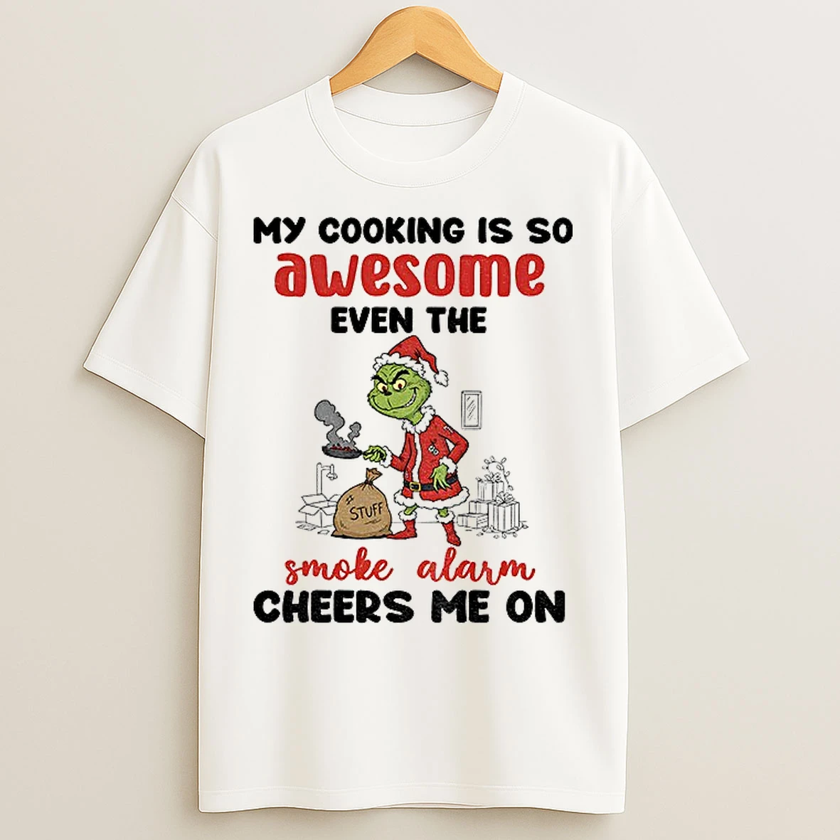 Classic Grinch Santa My Cooking Is So Awesome Even The Smoke Alarm Cheers Me On Christmas T Shirts
