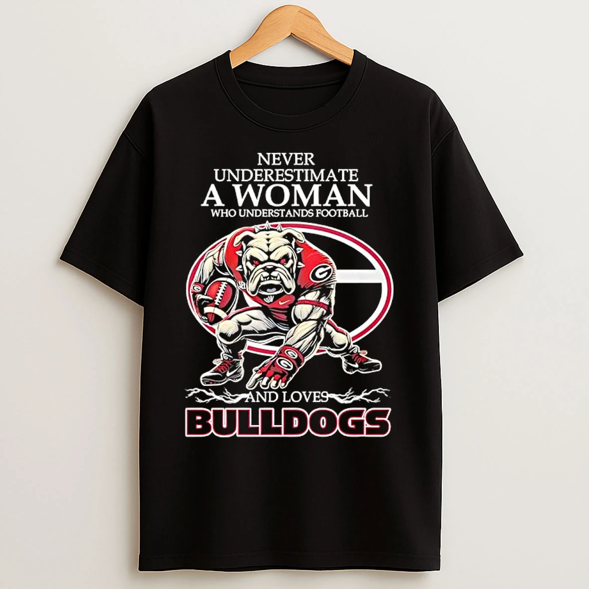 Classic Never Underestimate A Woman Who Understands Football And Loves Bulldogs T Shirts