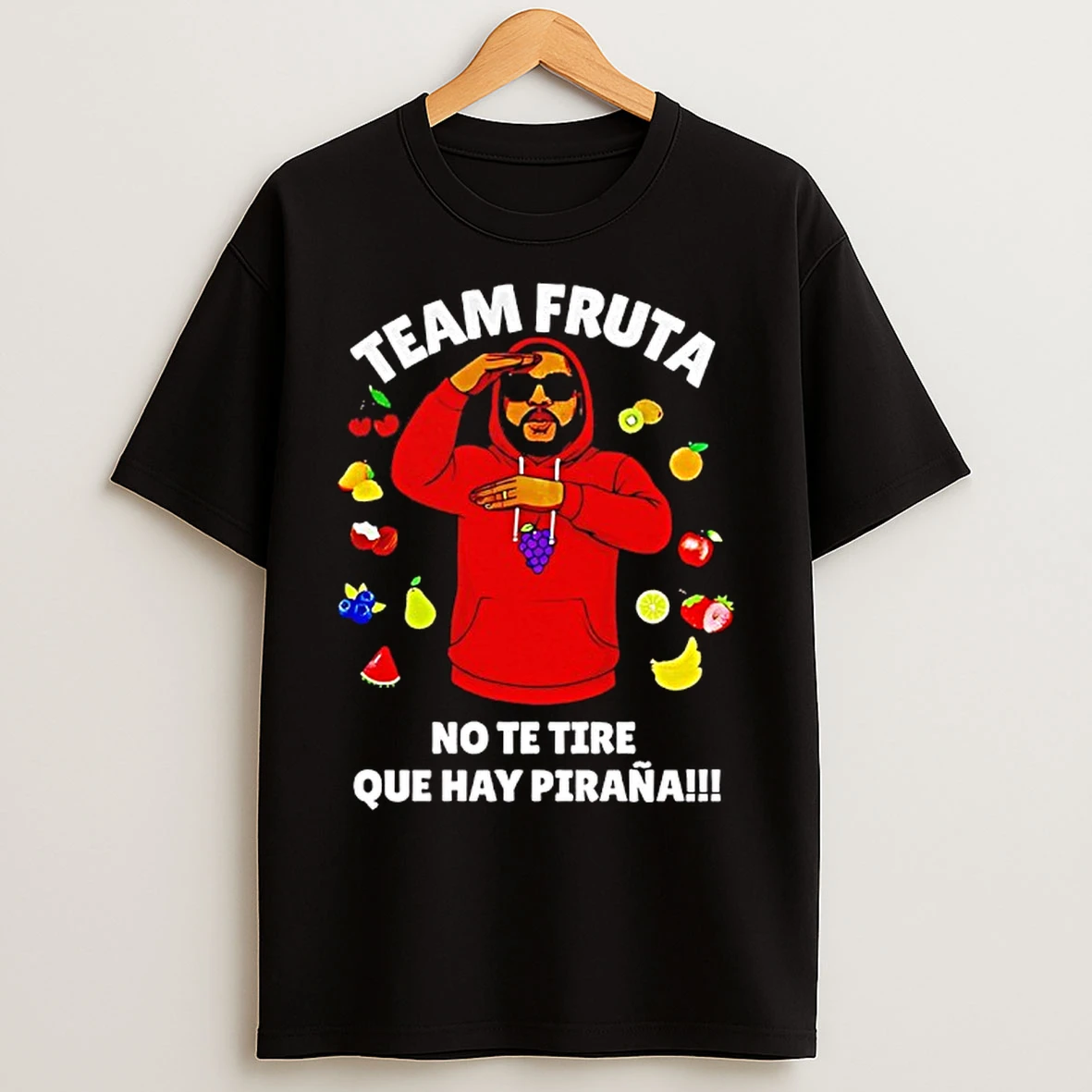 Classic Team Fruta No Te Tire Que Hay Pirana T Shirts