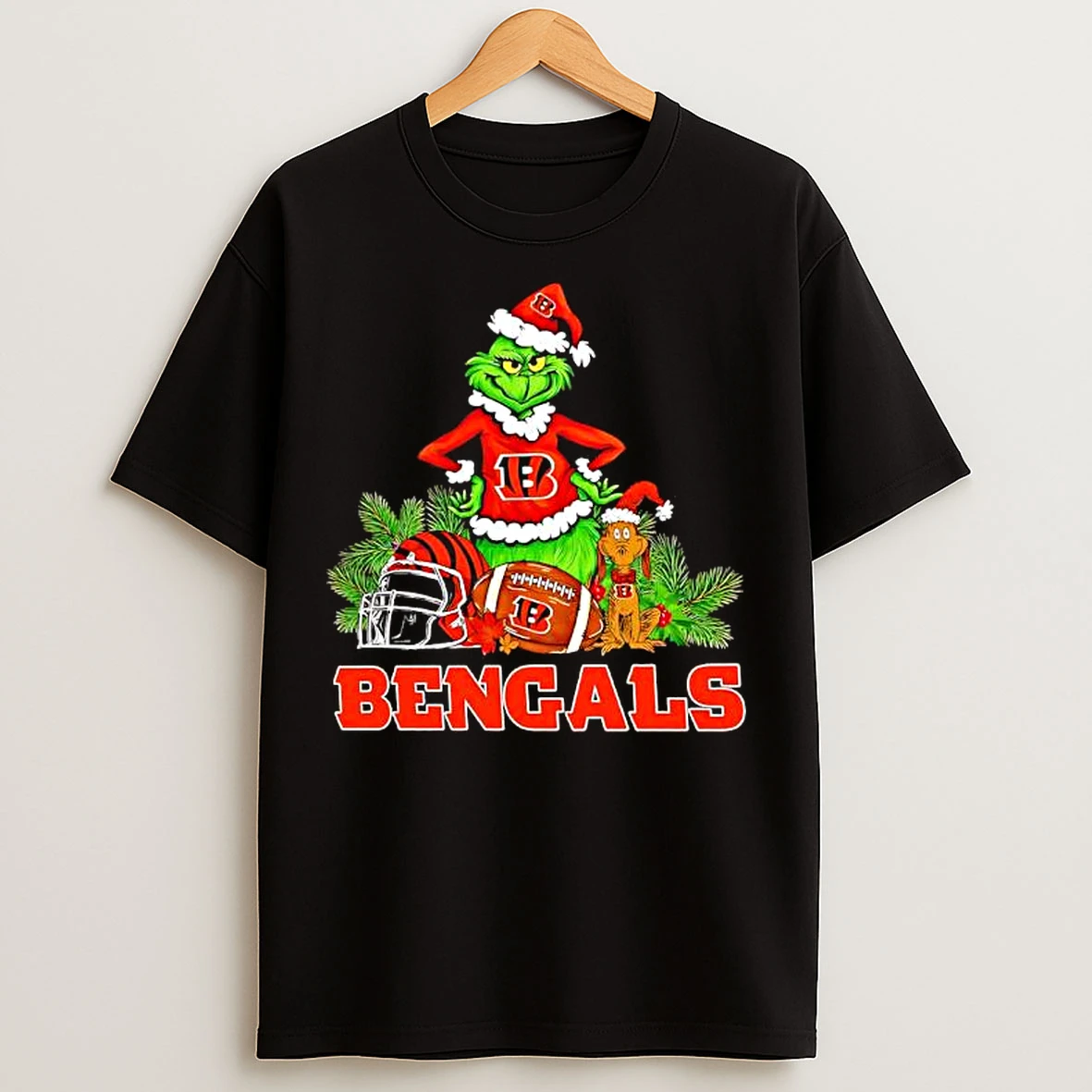 Classic The Grinch And Max Cincinnati Bengals Christmas Helmet Items T Shirts