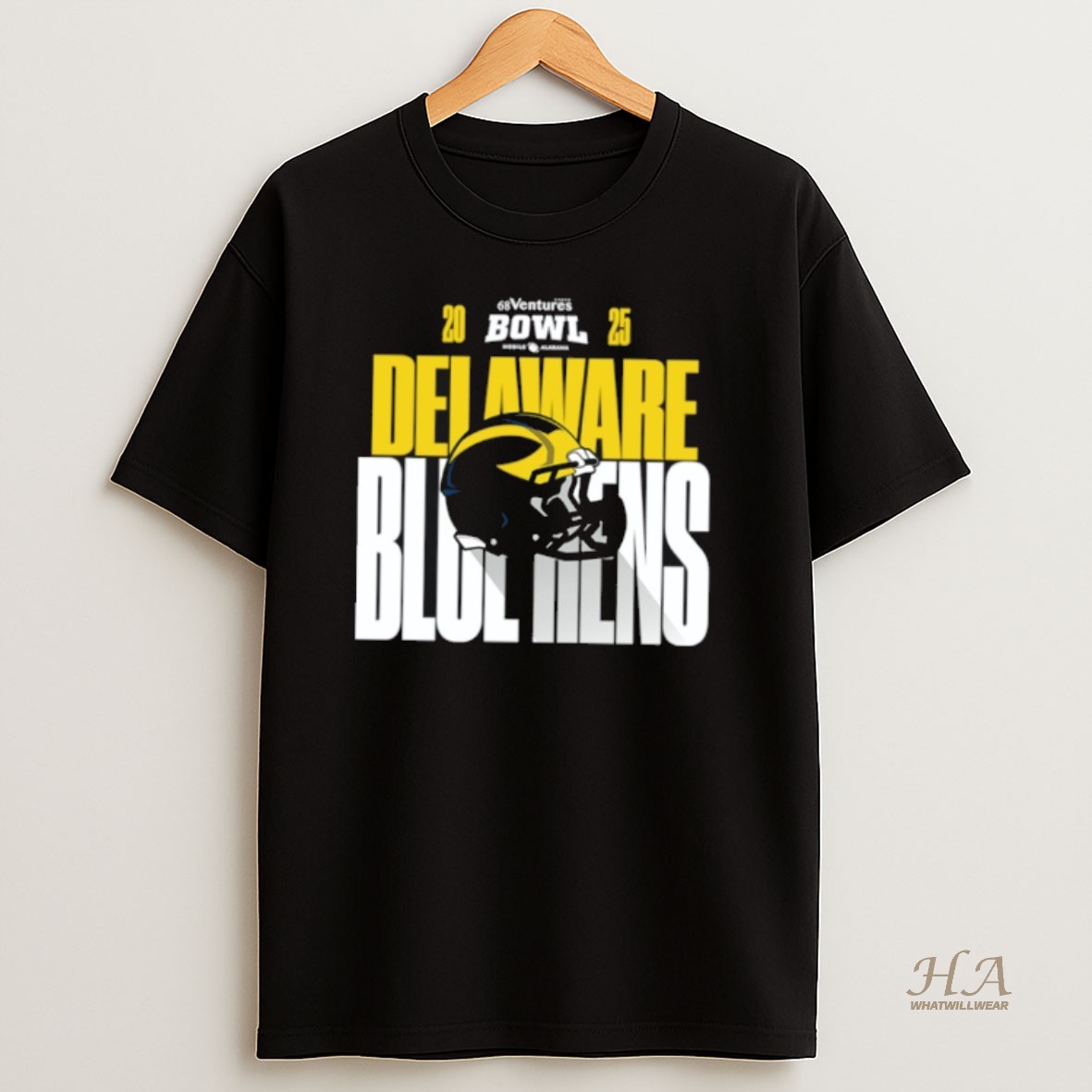 Official Delaware Blue Hens 2025 68 Ventures Bowl Helmet T Shirt