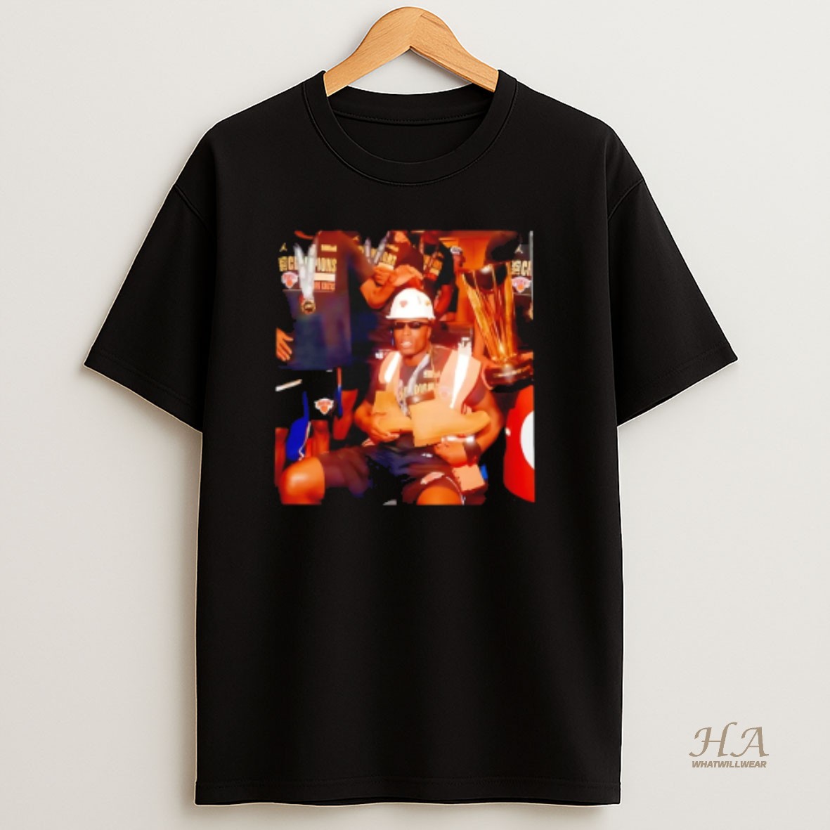 Official New York Knicks 2025 Nba Champions Locker Room Celebrating T Shirt