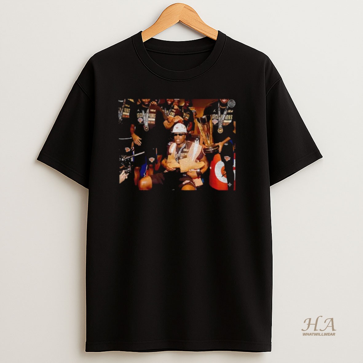 Official New York Knicks Basketball Nba Locker Room Celebrating T Shirt