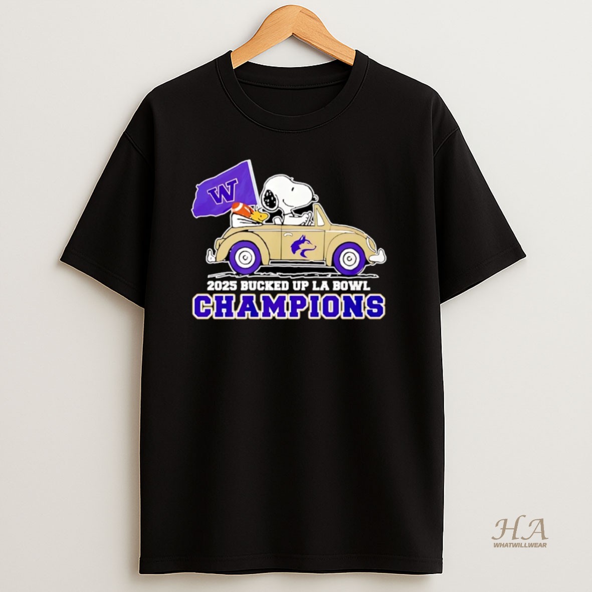 Official Snoopy Washington Huskies Bucked Up La Bowl Champions 2025 Flag Christmas T Shirt