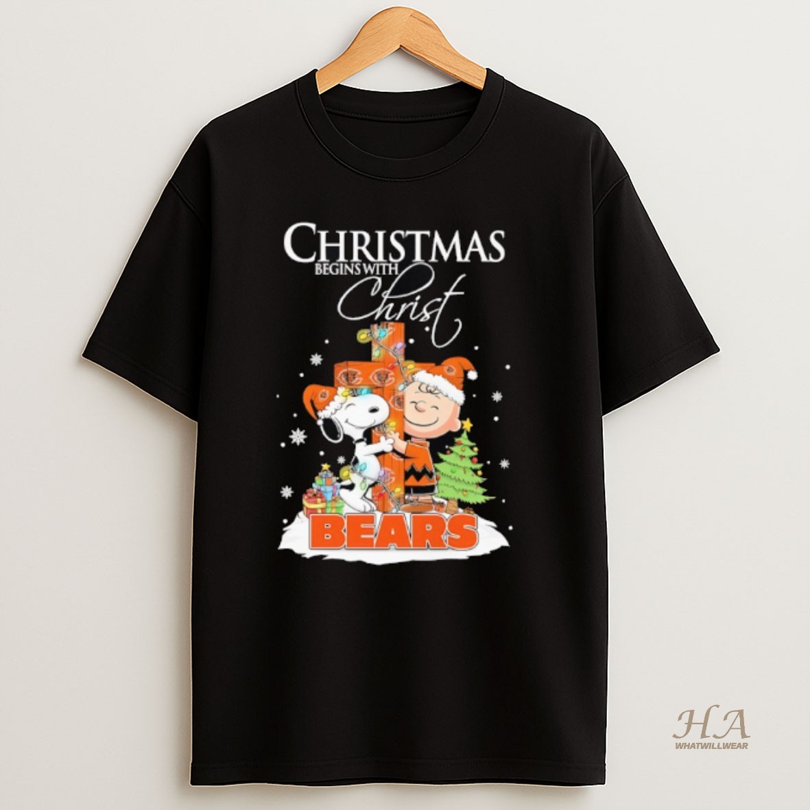 Official Snoopy And Chris Brown Holding Cross Chicago Bears Christmas Begins With Bears T Shirt