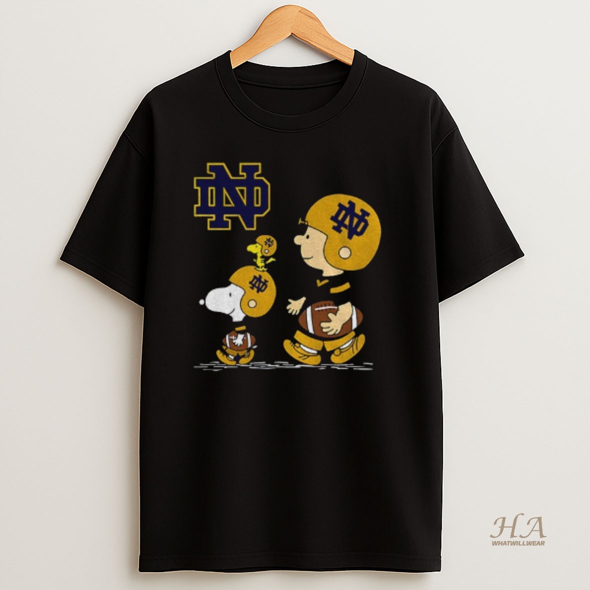 Official Snoopy And Peanuts Notre Dame Fighting Irish Football 2025 Lover T Shirt