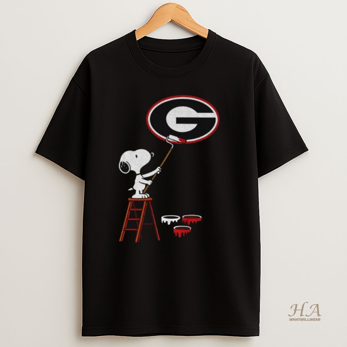 Official Snoopy Painting Georgia Bulldogs Logo Football 2025 Shirt