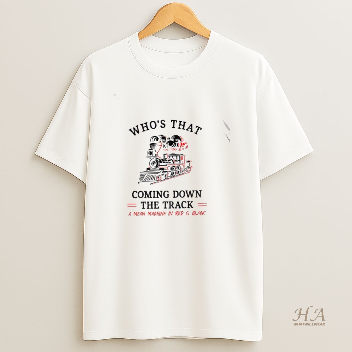 Official The Dawgs Georgia Whos That Coming Down The Track A Mean Machine In Red Black Shirt