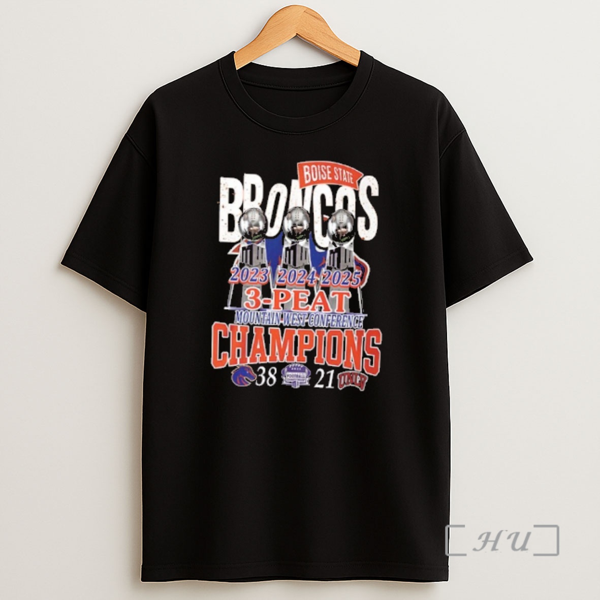 Officials Boise State Broncos 2025 Mountain West Champions 3 Peat 23 24 25 2 Sided Shirt Sweatshirt Tee