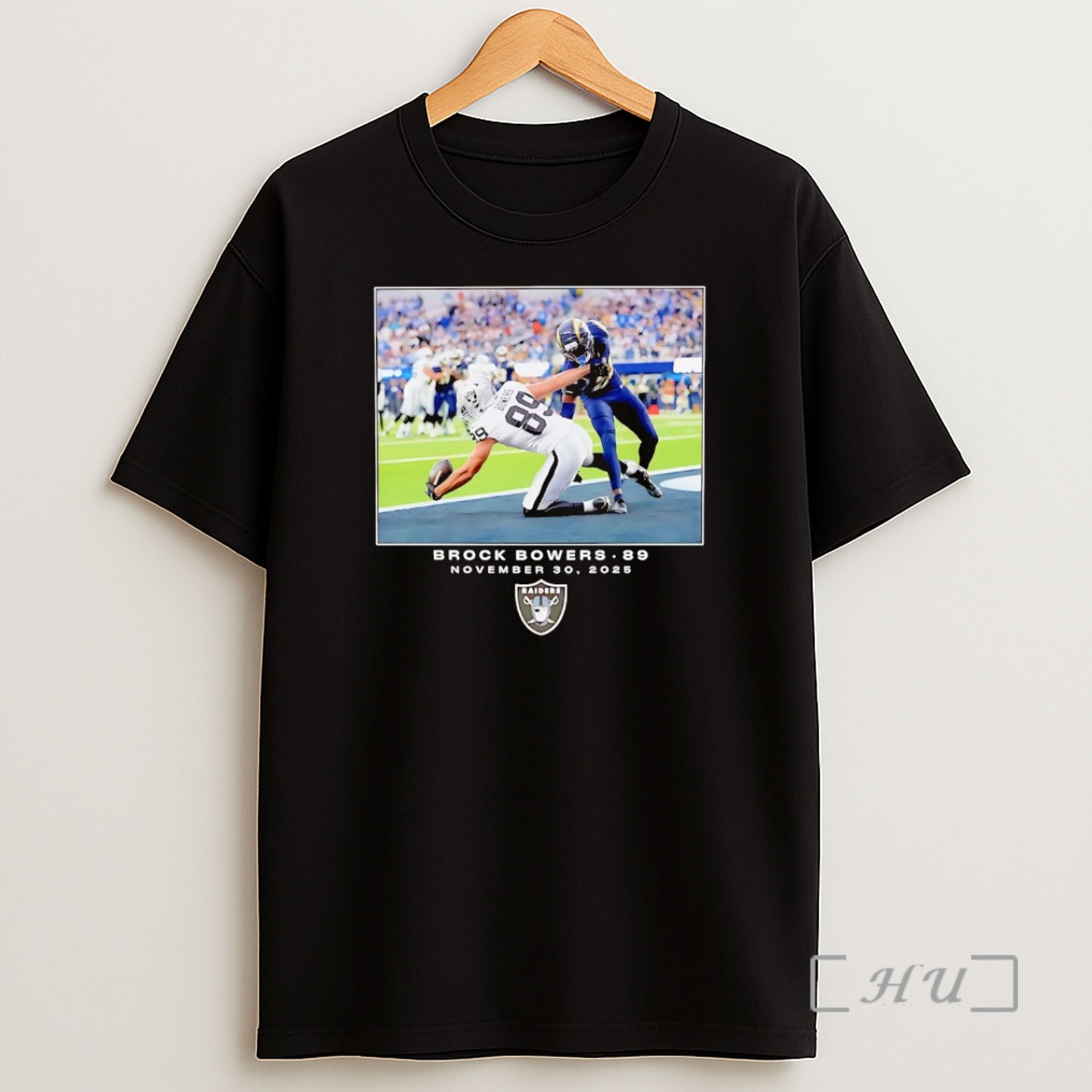 Officials Brock Bowers Moment Photo 2025 Las Vegas Raiders Premium Shirt Sweatshirt Tee