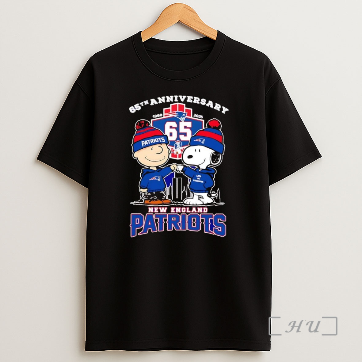 Officials Charlie Brown Snoopy Fist Pump 65th Anniversary 1960 2025 Ne Patriots Shirt Sweatshirt Tee