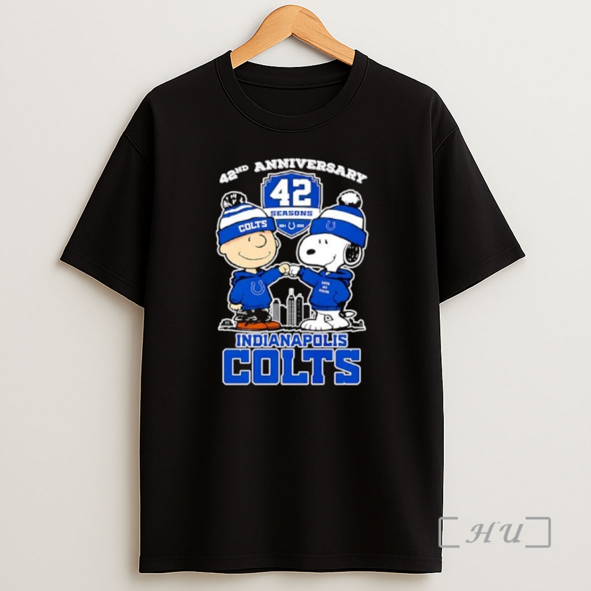 Officials Charlie Brown And Snoopy Indianapolis Colts 42nd Anniversary Skyline City Ornaments Shirt Sweatshirt Tee