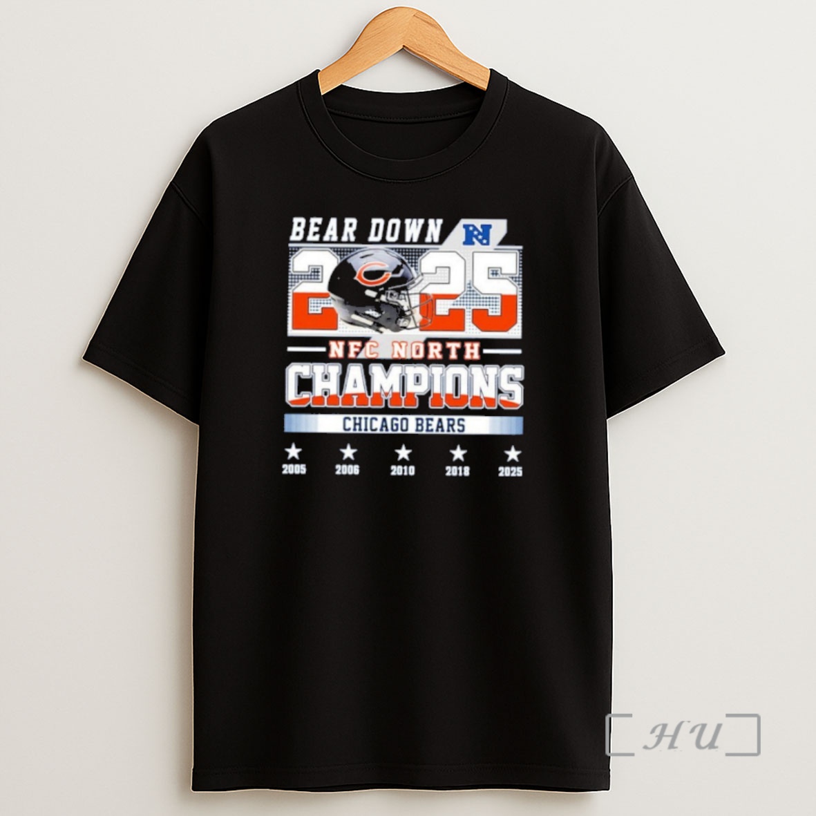 Officials Chicago Bears 2025 Nfc North Champions Bear Down Shirt Sweatshirt Tee