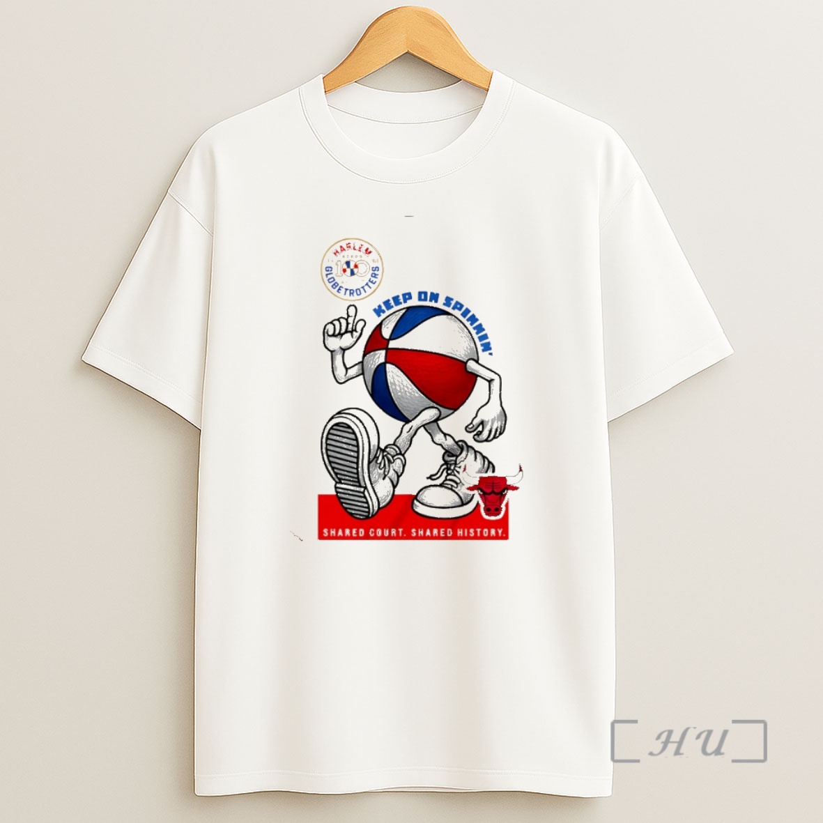 Officials Chicago Bulls X Harlem Globetrotters Keep On Spinning 2026 Christmas Premium Shirt Sweatshirt Tee