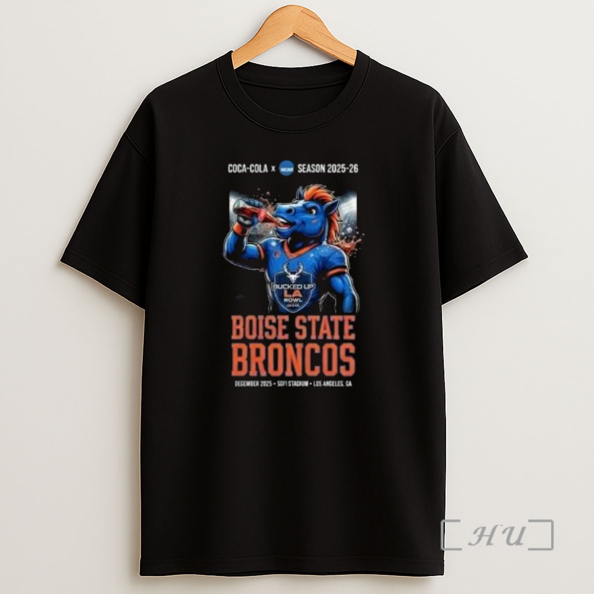 Officials Coca Cola X College Football Bowl Ncaa Season 2025 26 Bucked Up La Bowl Hosted By Gronk Boise State Broncos December 13 2025 At Sofi Stadium Inglewood Ca Circle Black Shirt Sweatshirt Tee