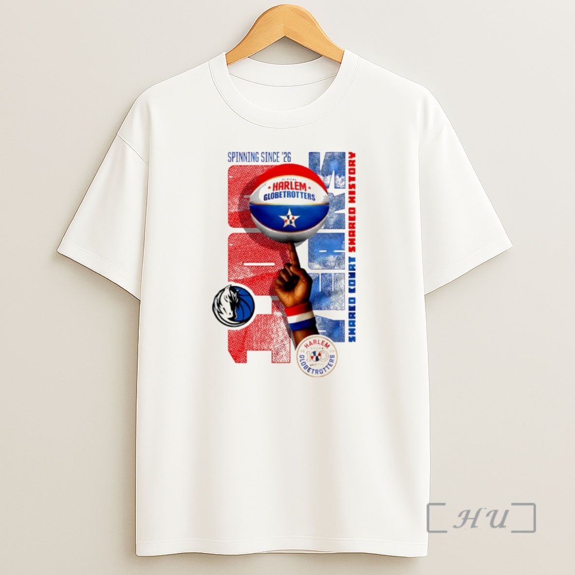 Officials Dallas Mavericks X Harlem Globetrotters Spinning Since 26 Christmas Premium Shirt Sweatshirt Tee