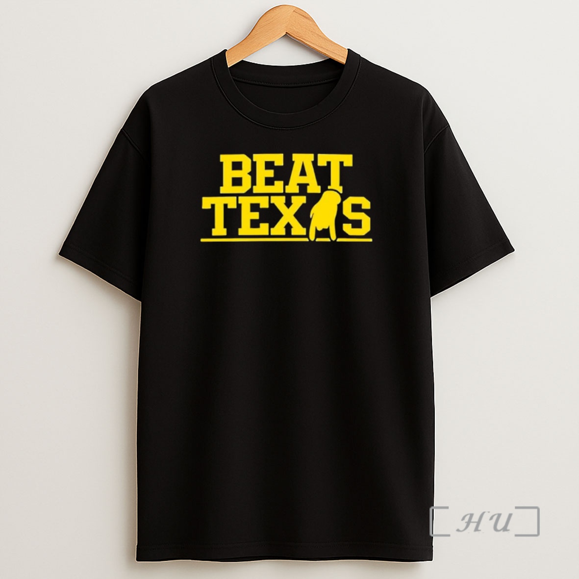 Officials Michigan Basketball Beat Texas Hand Ornaments Shirt Sweatshirt Tee