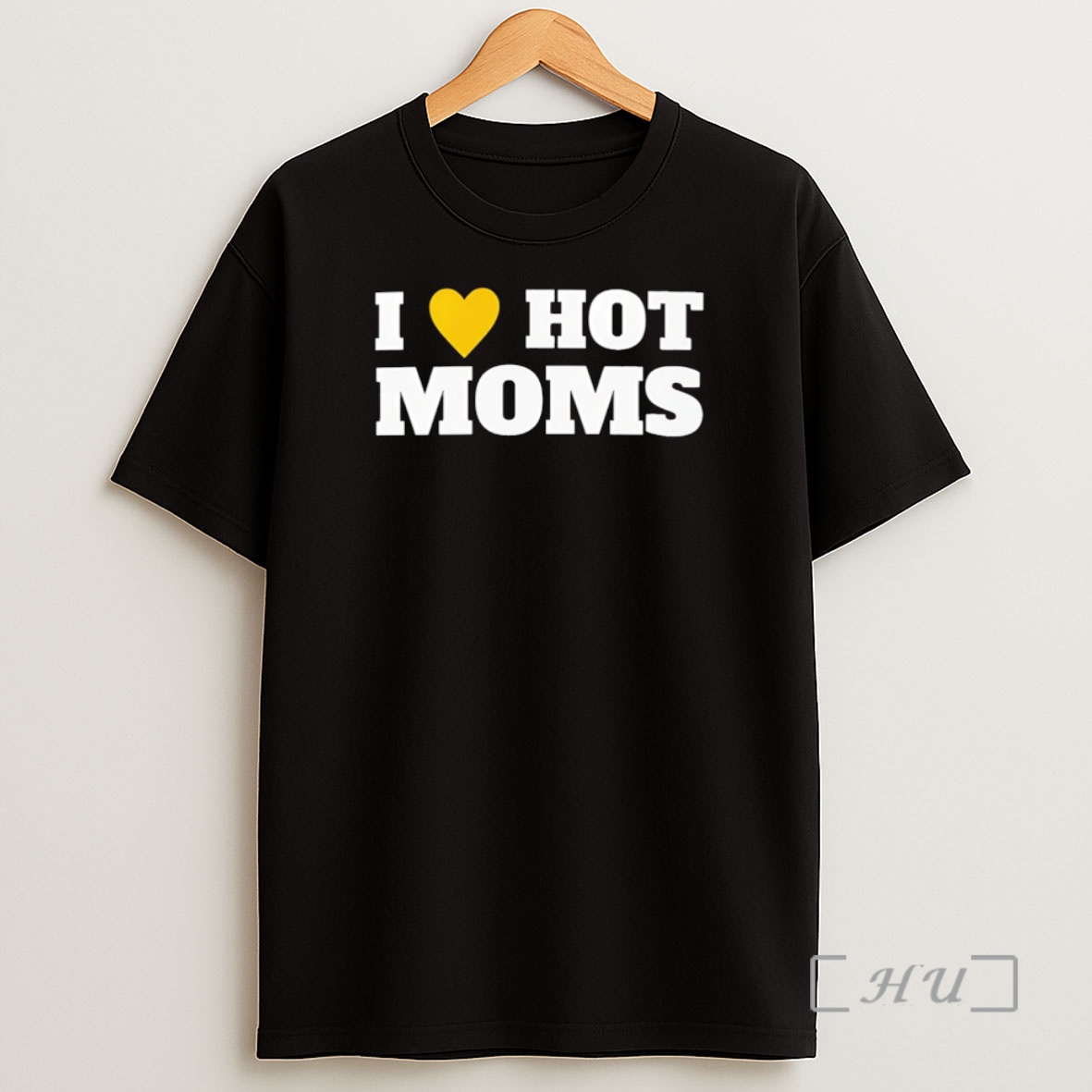 Officials Michigan Wolverines I Love Hot Moms Christmas Shirt Sweatshirt Tee