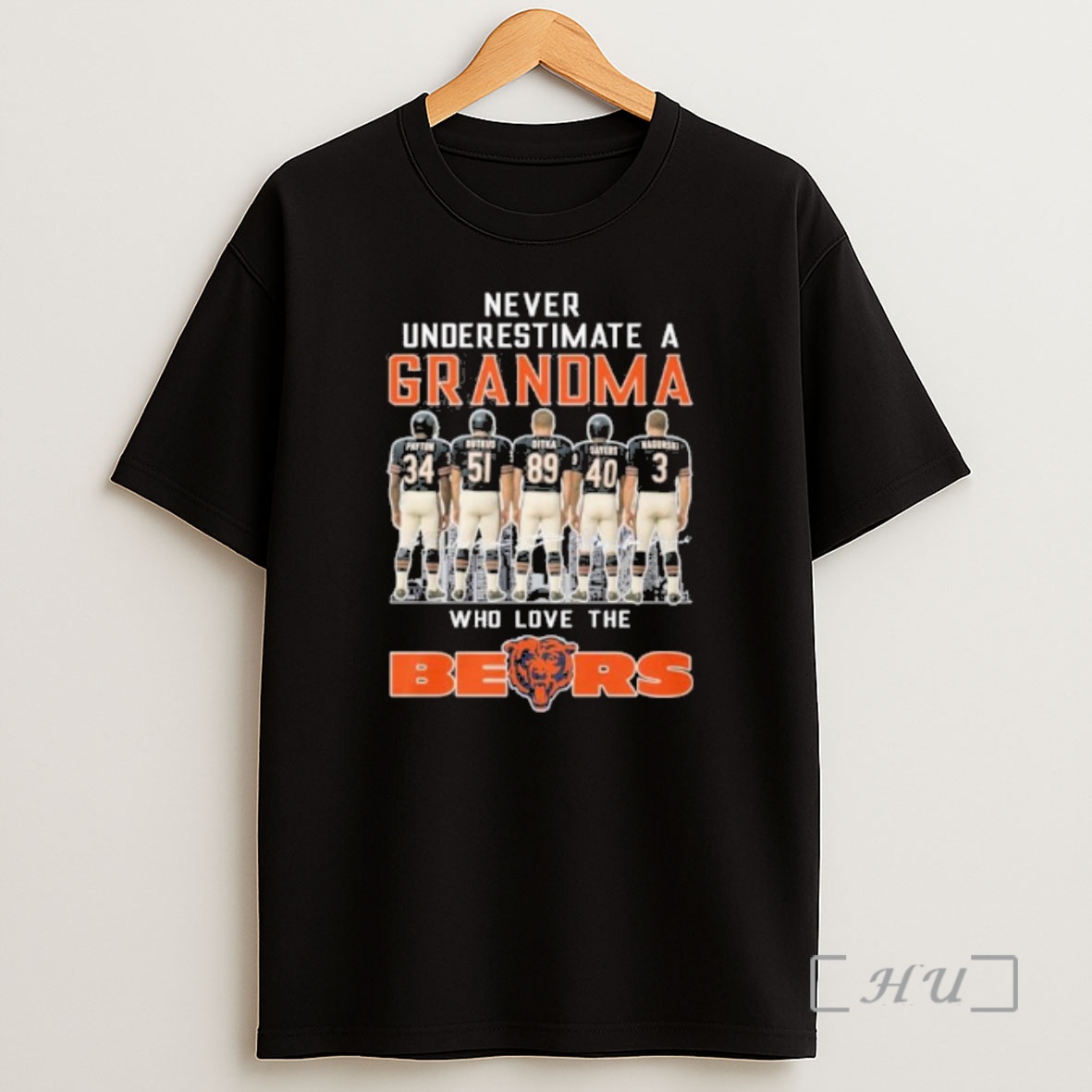 Officials Never Underestimate A Grandma Who Loves The Chicago Bears Shirt Sweatshirt Tee