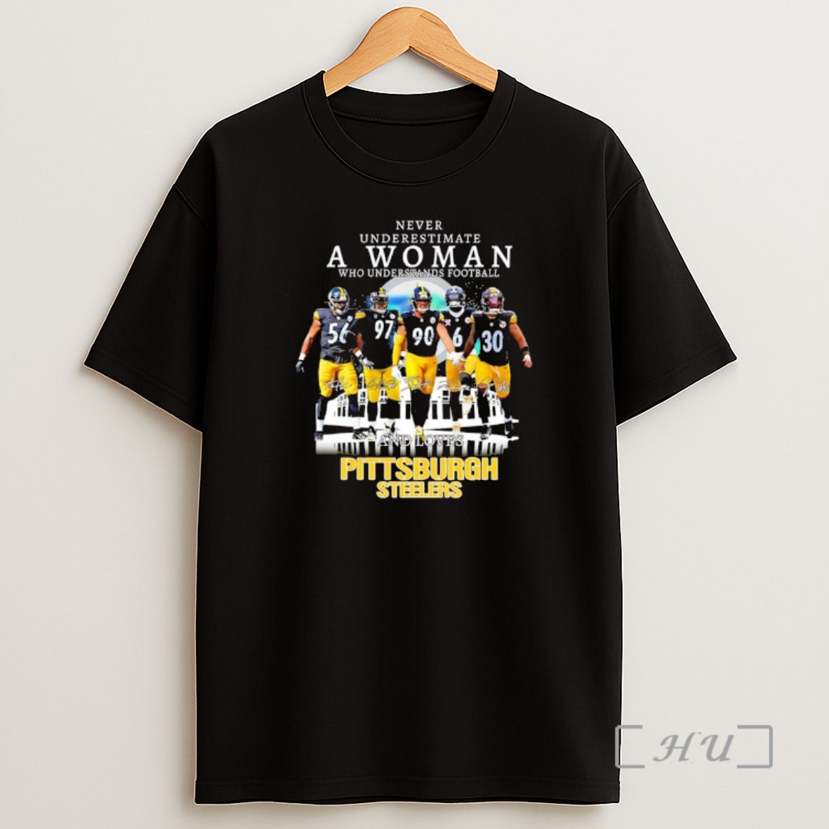 Officials Never Underestimate A Woman Who Understands Football And Loves Pittsburgh Steelers Signatures Shirt Sweatshirt Tee