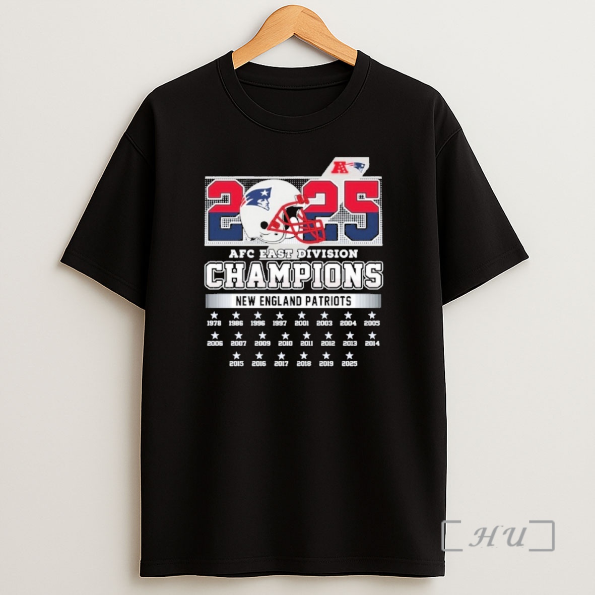 Officials New England Patriots 2025 Afc East Divison Champions Helmet Shirt Sweatshirt Tee