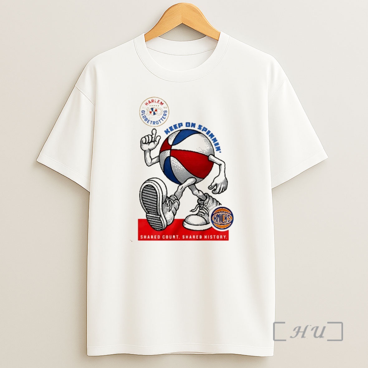 Officials New York Knicks X Harlem Globetrotters Keep On Spinning 2026 Christmas Premium Shirt Sweatshirt Tee