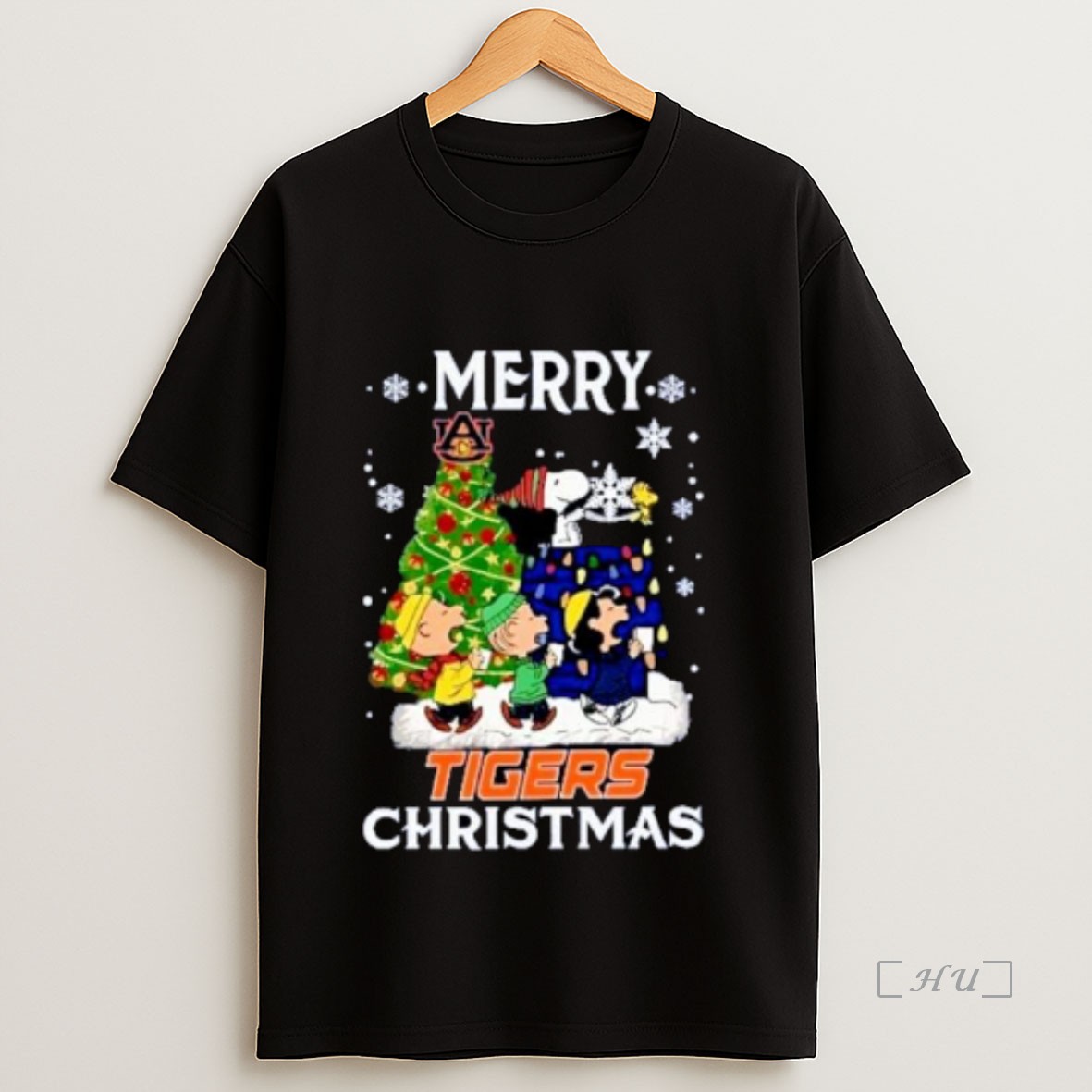 Officials Snoopy And Friends Merry Auburn Tigers Christmas Ornaments Premium Shirt Sweatshirt Tee