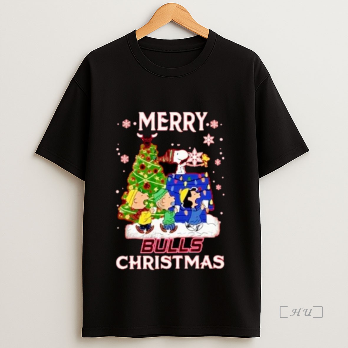 Officials Snoopy And Friends Merry Chicago Bulls Christmas Ornaments Premium Shirt Sweatshirt Tee
