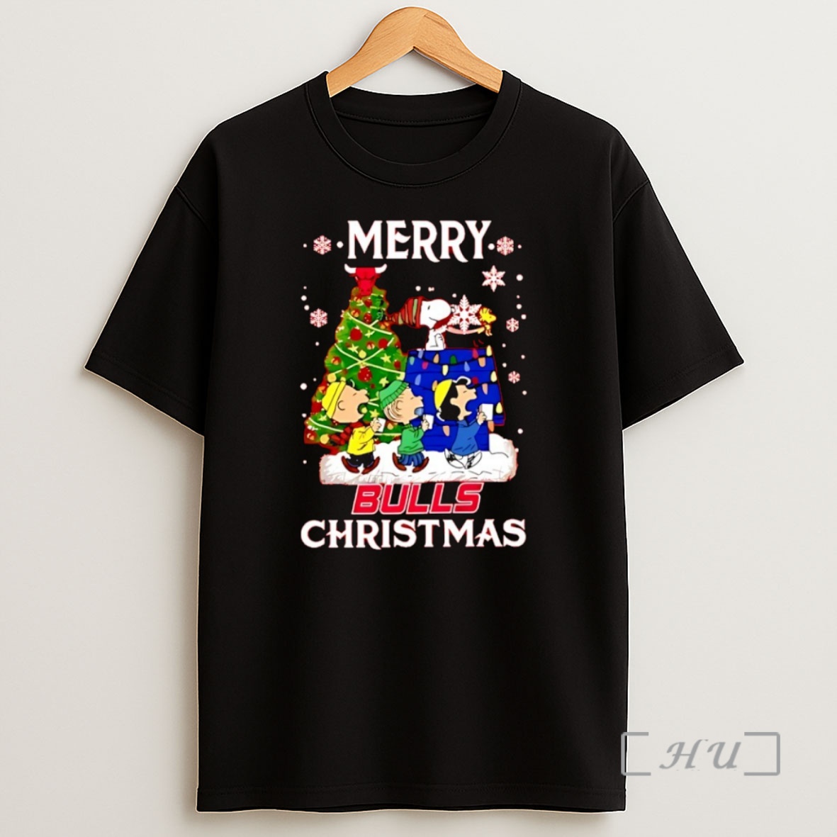 Officials Snoopy And Friends Peanuts Merry Chicago Bulls Christmas 2025 Shirt Sweatshirt Tee