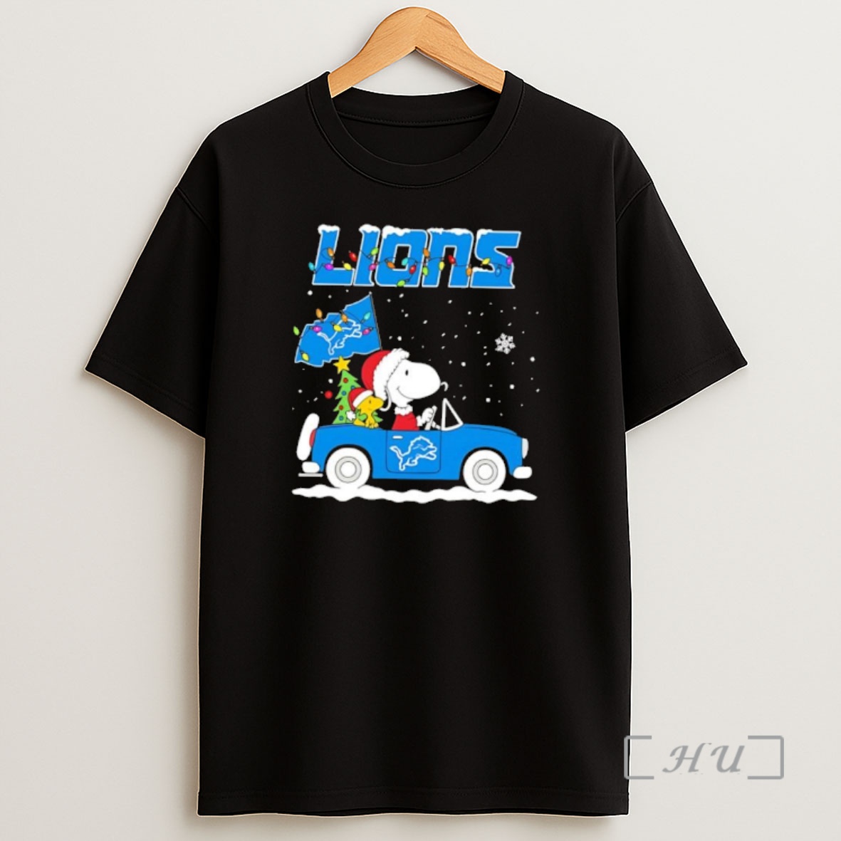 Officials Snoopy And Woodstock Santa Christmas Detroit Lions On By Car Premium Shirt Sweatshirt Tee