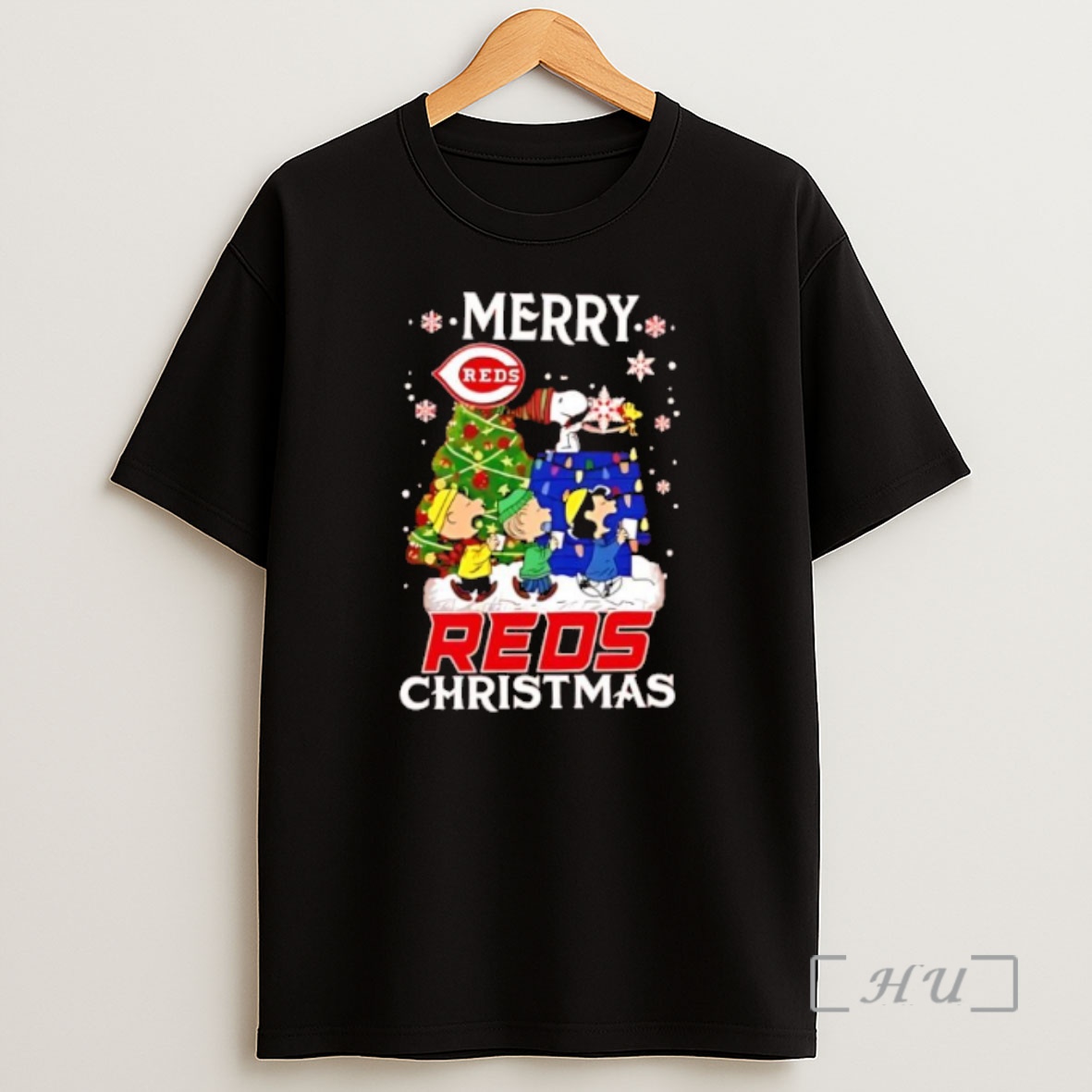 Officials Snoopy And Friends Merry Cincinnati Reds Christmas Premium Shirt Sweatshirt Tee