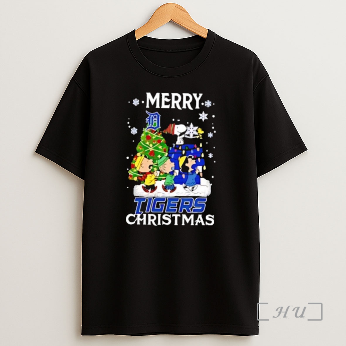 Officials Snoopy And Friends Merry Detroit Tigers Christmas Premium Shirt Sweatshirt Tee