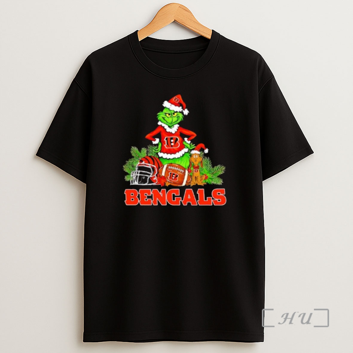Officials The Grinch And Max Cincinnati Bengals Christmas Helmet Items Shirt Sweatshirt Tee