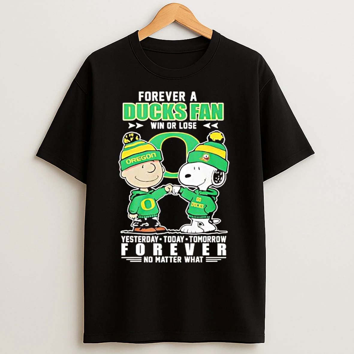 Classic Forever A Ducks Fan Snoopy And Charlie Brown In Oregon Ducks T Shirts