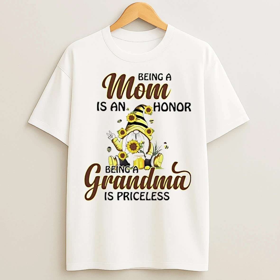 Classic Gnome Being A Grandma Is An Honor Being A Great Grandma Is Priceless T Shirts