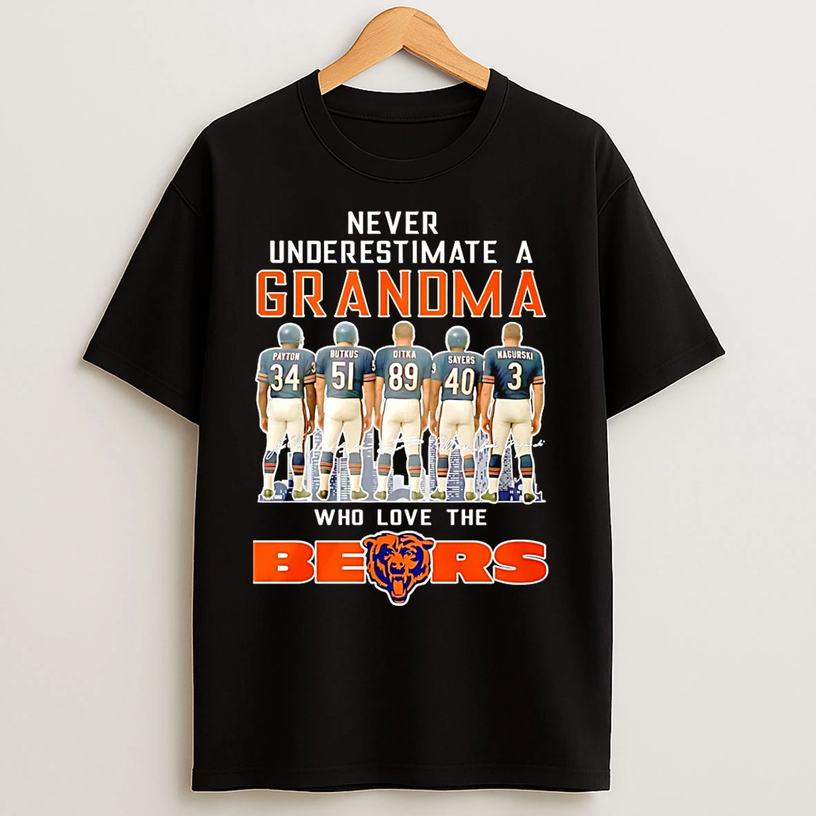 Classic Never Underestimate A Grandma Who Love The Chicago Bears 2026 T Shirts