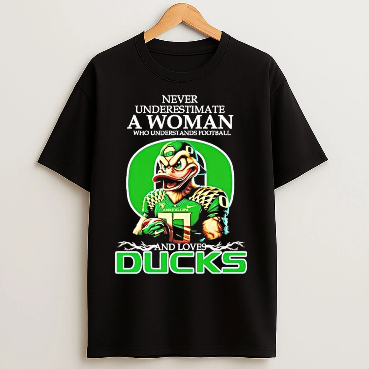 Classic Never Underestimate A Woman Who Understands Football And Loves Oregon Ducks T Shirts