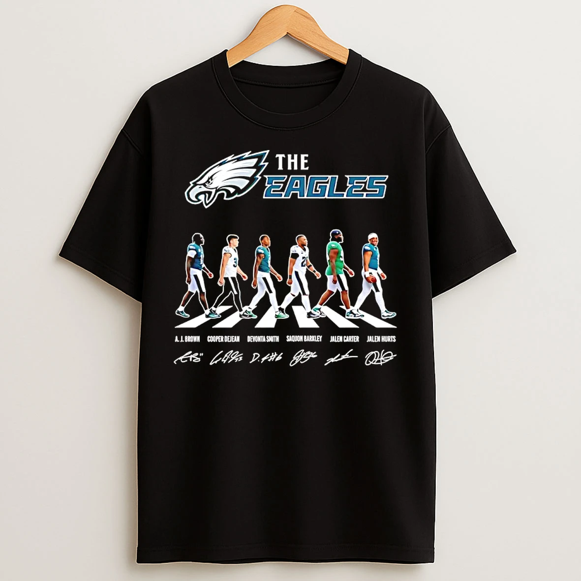 Classic Philadelphia Eagles Football Player Walking Signatures Graphic T Shirts