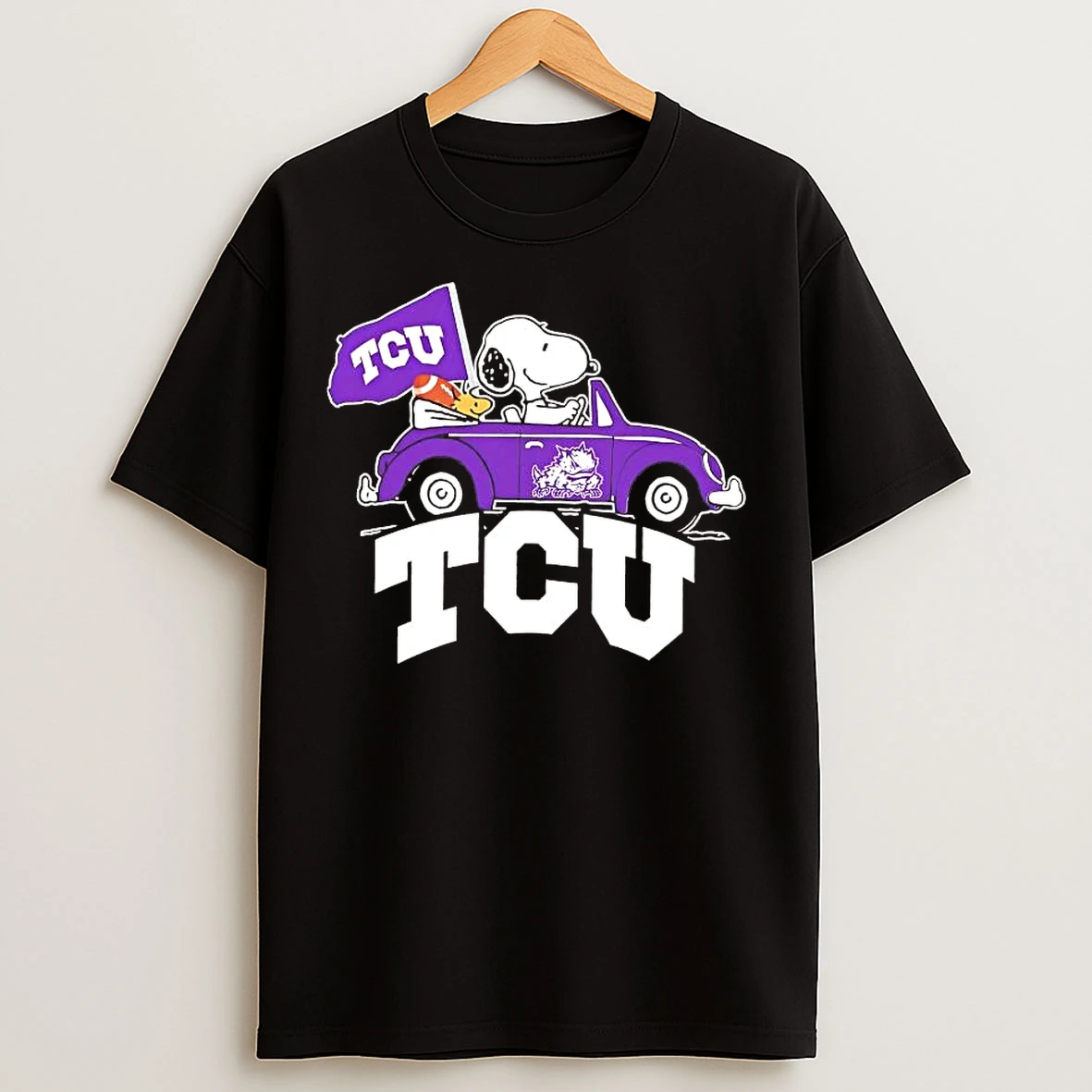 Classic Snoopy And Woodstock Driving Car Tcu Horned Frog T Shirts