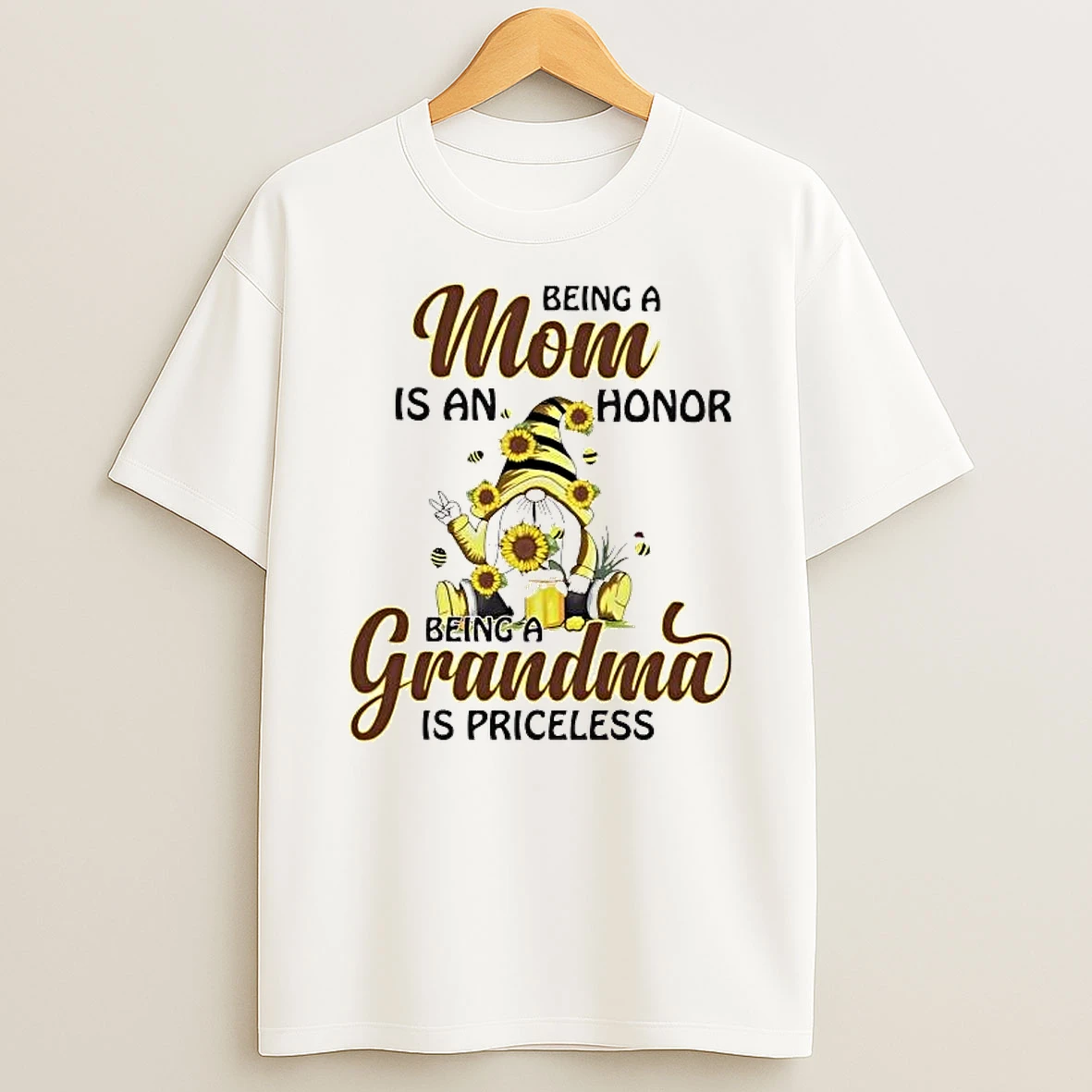 Gnome Being A Grandma Is An Honor Being A Great Grandma Is Priceless Shirts