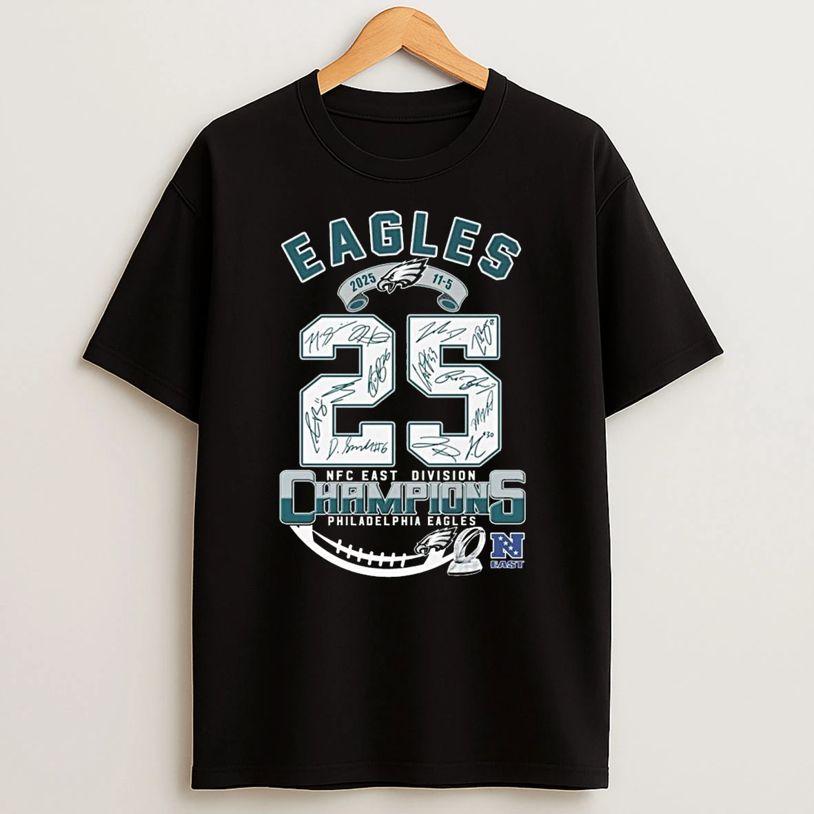 Philadelphia Eagles 2025 11 5 Nfc East Division Champions Signatures Shirts