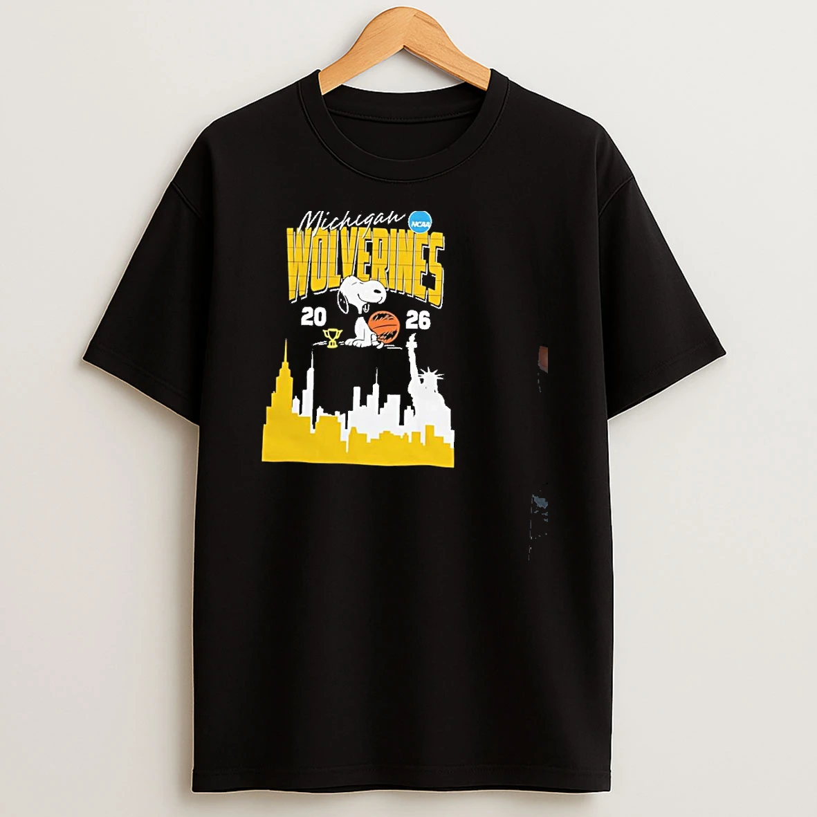 2026 Michigan Wolverines March Madness Snoopy Basketball Graphic Shirts