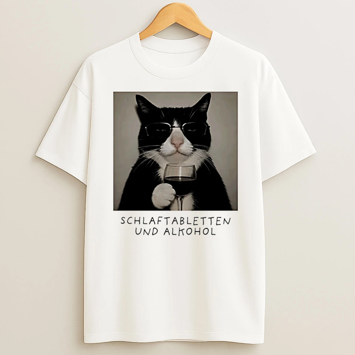 Officials Schlaftabletten Und Alkohol Cat With Wine Glasses Premium T Shirt Sweatshirt Hoodie