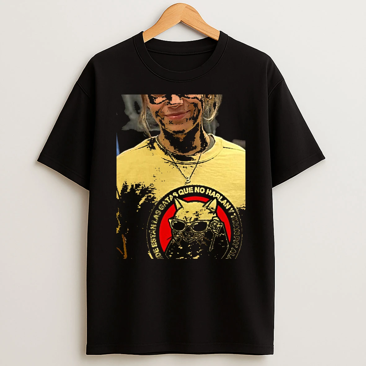 Officials Donde Estan Las Gatas Que No Hablan Y Tiran Pa Alante Premium T Shirt Sweatshirt Hoodie